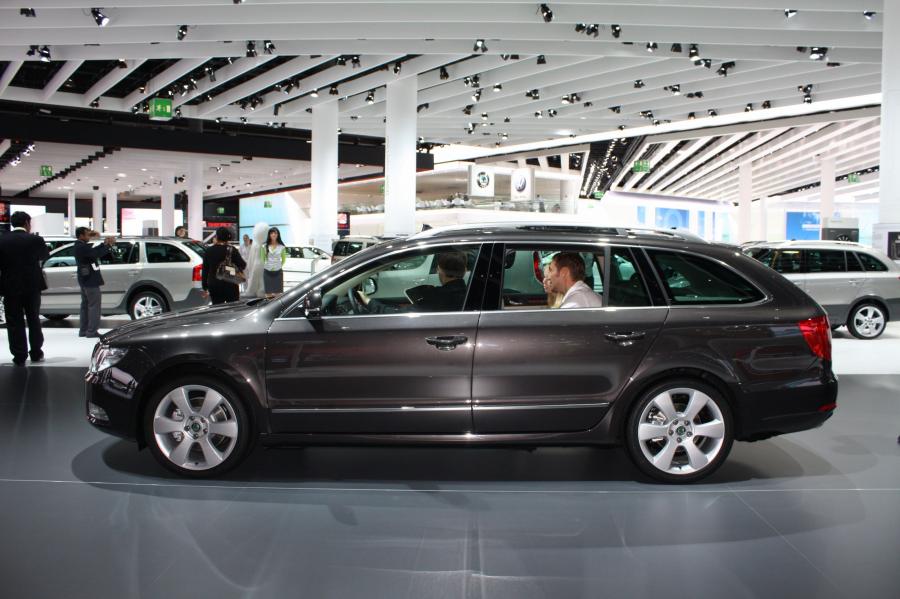  Skoda Superb Combi 2010 года  (фото 14 из 19)